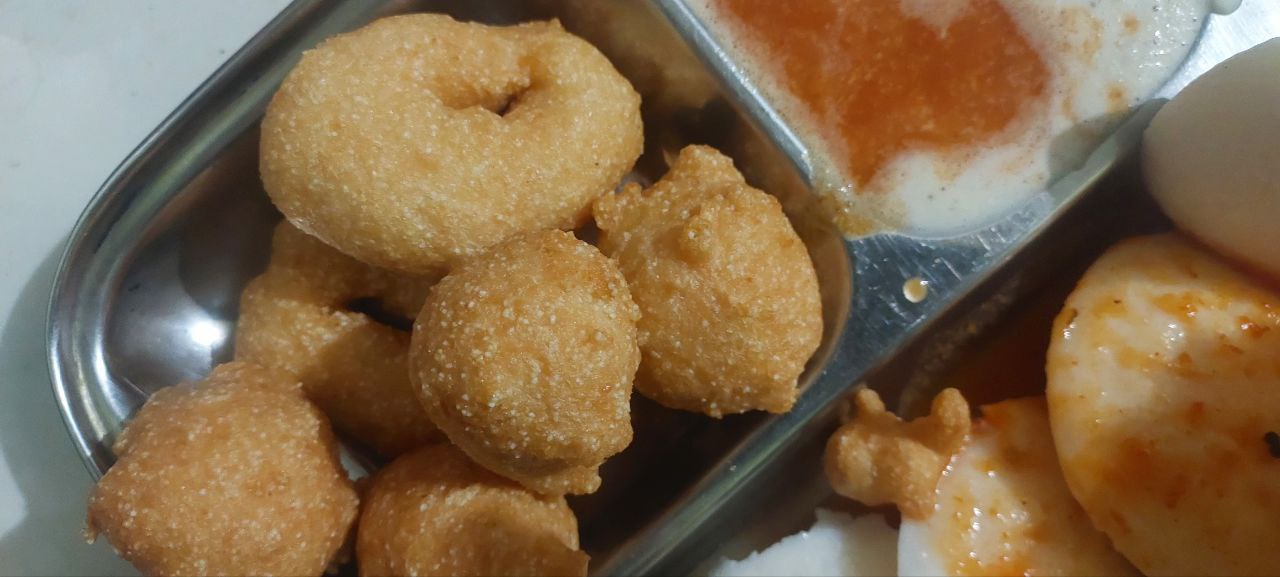 Best Medu vada order from The South Indian Plate near Khar, Bandra and Santacruz in Mumbai.